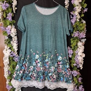 Women's Green Short Sleeve Floral Hem Tee with Lace Trim